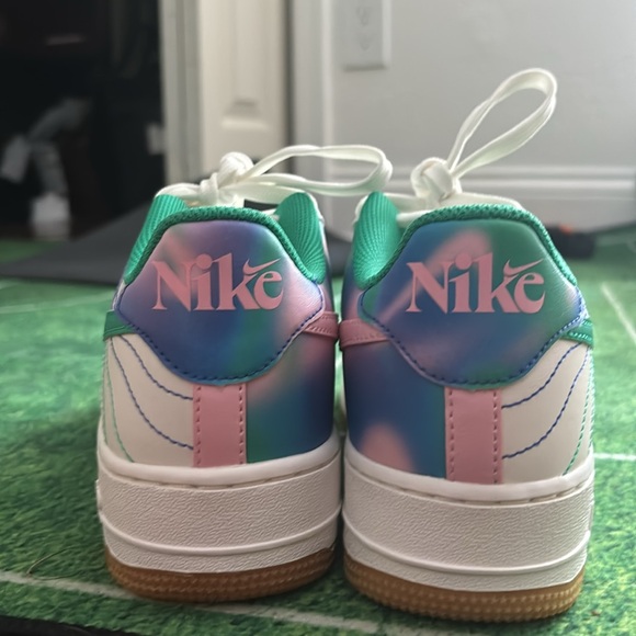 NIKE AIR FORCE 1 LV8 3 - Picture 3 of 4